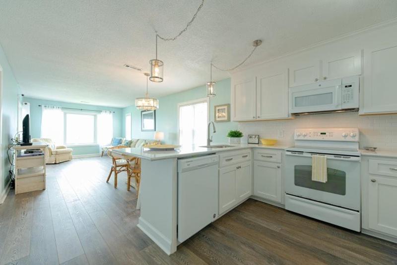 Sandy Dunes Oceanfront Condo - Just Renovated June 2020 Myrtle Beach Exterior photo