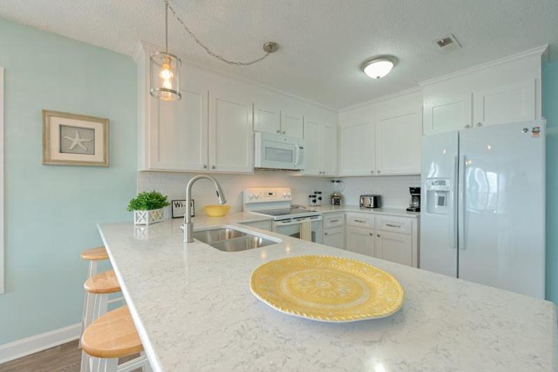 Sandy Dunes Oceanfront Condo - Just Renovated June 2020 Myrtle Beach Exterior photo