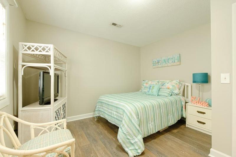 Sandy Dunes Oceanfront Condo - Just Renovated June 2020 Myrtle Beach Exterior photo